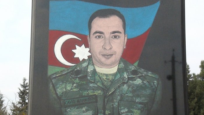   Şəhidin abidəsindən gül dibçəkləri oğurlandı      
