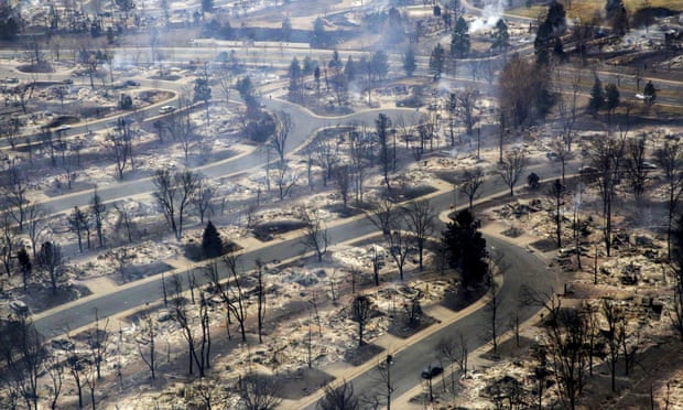 Colorado wildfire: three feared dead and nearly 1,000 homes destroyed 