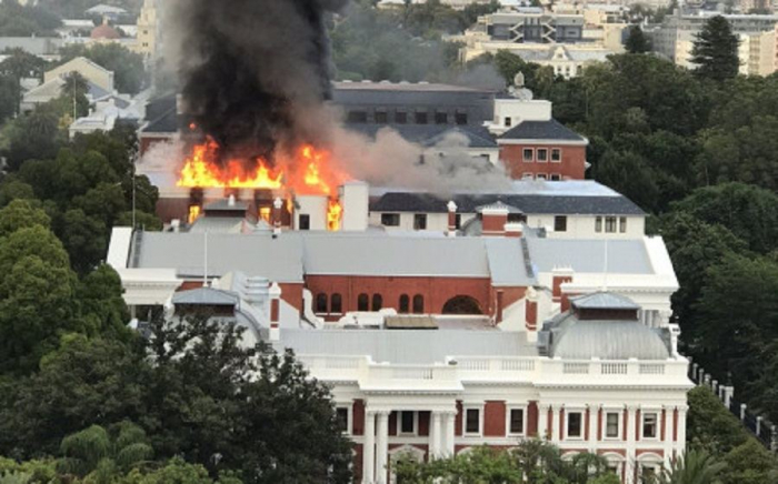 Se produce un incendio en el edificio del Parlamento de Sudáfrica