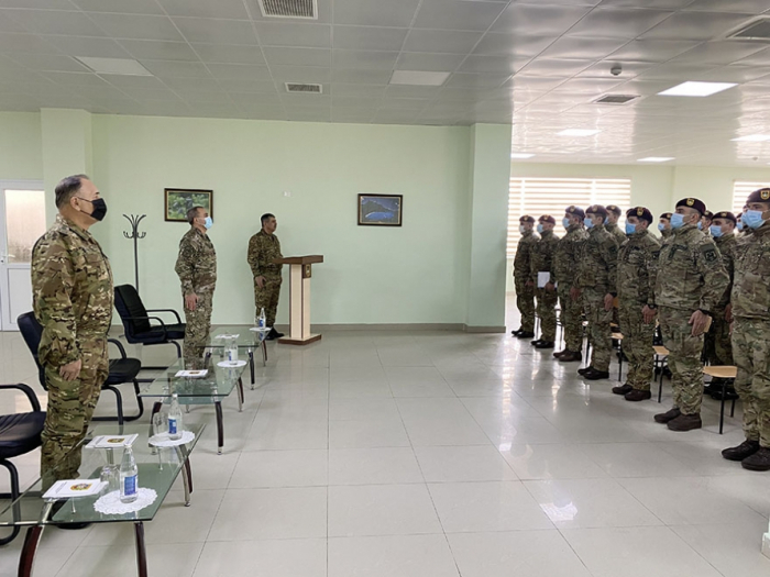   وزير الدفاع الاذربيجاني يتفقد القاعدة العسكرية للقوات الخاصة  