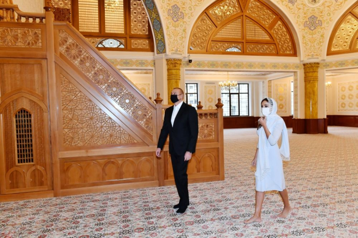 Azerbaijani president and first lady view new building of “Khanim Fatimeyi Zahra” mosque