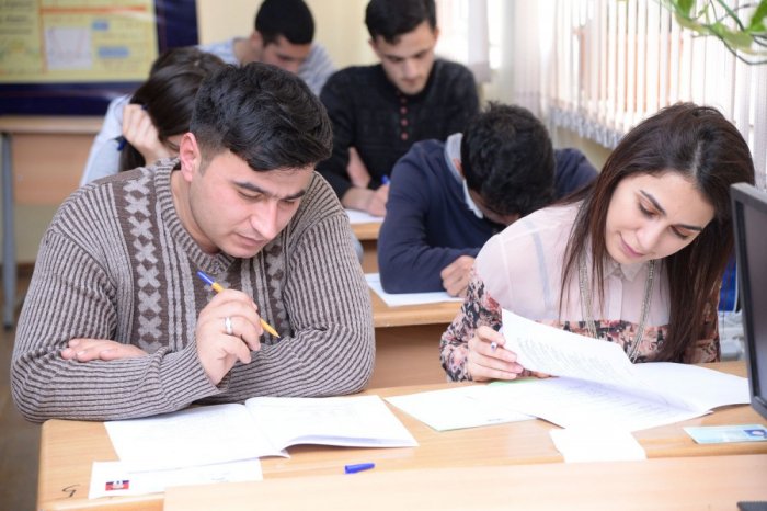 Bakıda eksternat imtahanlarda 719 nəfər iştirak edib