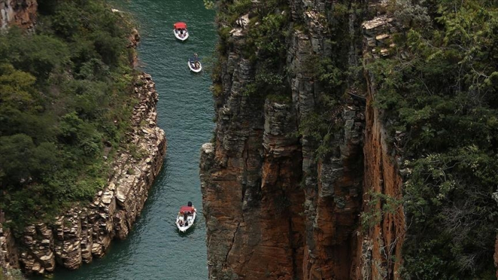 7 killed in canyon wall collapse in southeastern Brazil