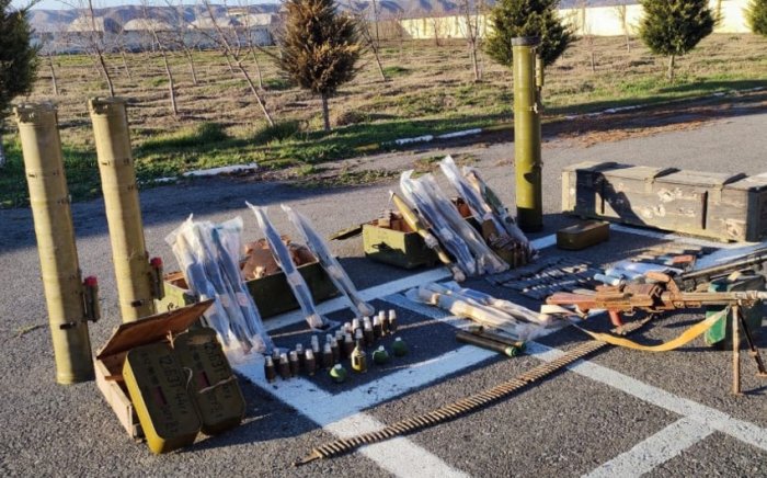 Se encuentran armas y municiones dejadas por los armenios en Fuzuli