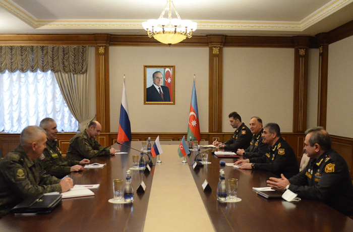   Azerbaijani Defense Minister receives new commander of Russian peacekeeping forces  