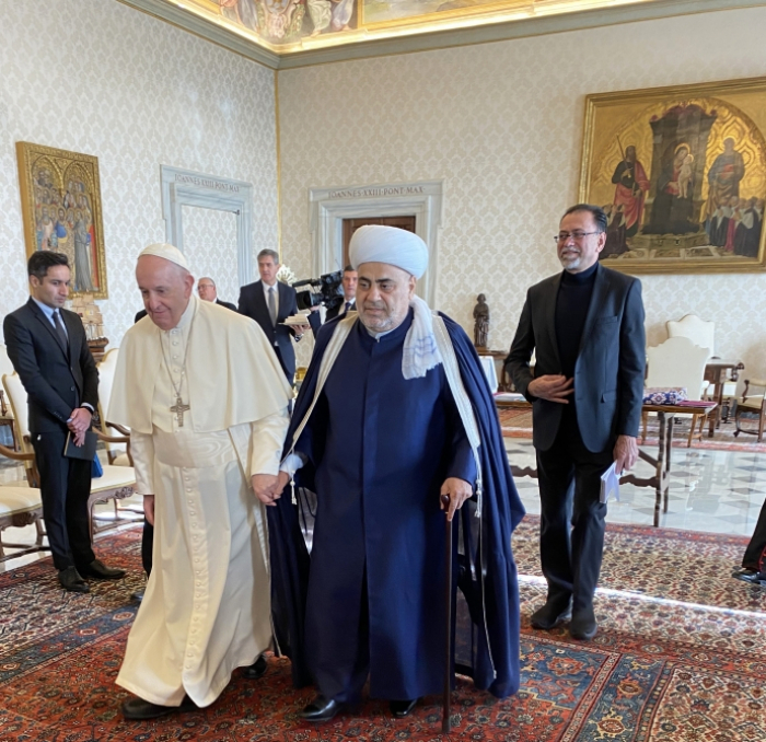   شيخ الإسلام الله شكر باشازاده يلتقي بابا الفاتيكان فرانسيسك  