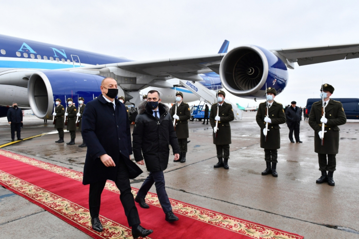  Le président Ilham Aliyev se rend en Ukraine pour une visite de travail - PHOTOS