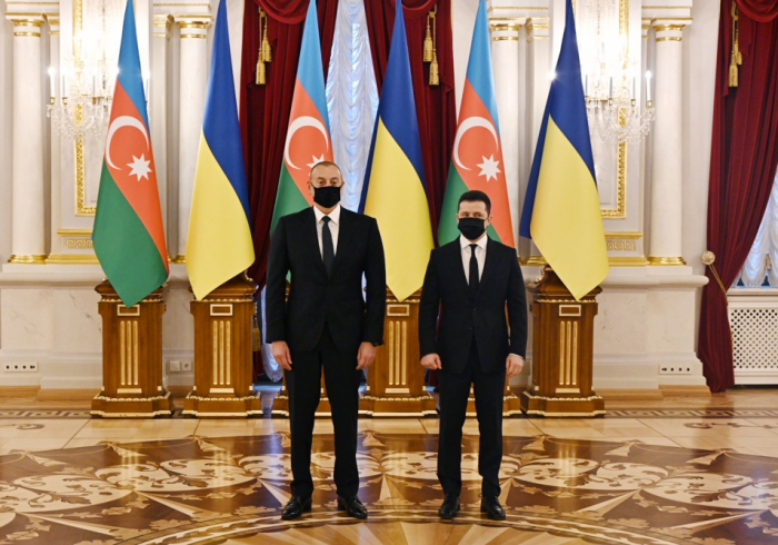  Azerbaijani and Ukrainian leaders hold one-on-one meeting  