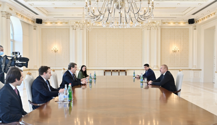  Le président Aliyev reçoit le directeur exécutif du Comité juif américain 