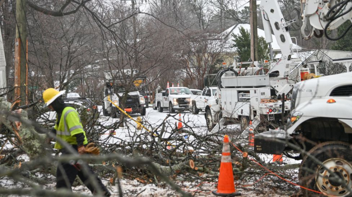 Thousands without power as US and Canada hit by winter storm