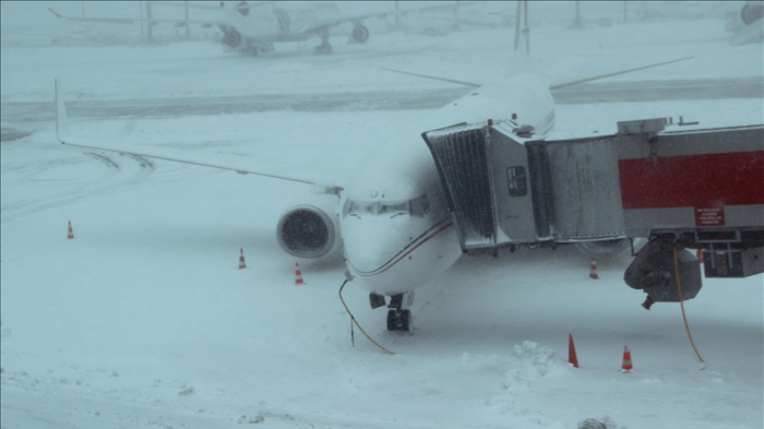 Winter storms cause thousands of US flight cancellations
 