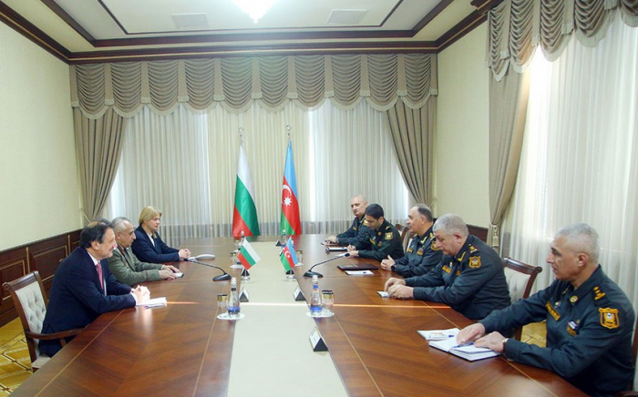 El Jefe del Estado Mayor General del Ejército de Azerbaiyán se reúne con la delegación búlgara