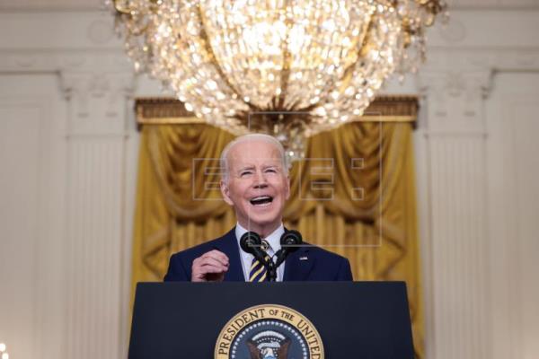 Biden admite fallos en su primer año en el poder y predice un ataque ruso a Ucrania