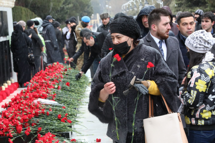  Azerbaijani people commemorate January 20 martyrs –  PHOTOS  