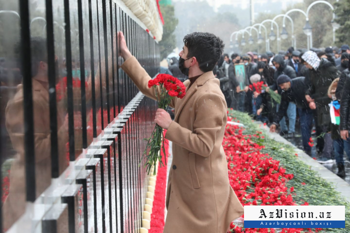  El pueblo azerbaiyano conmemora a los mártires del 20 de enero -  VIDEO/FOTOS  