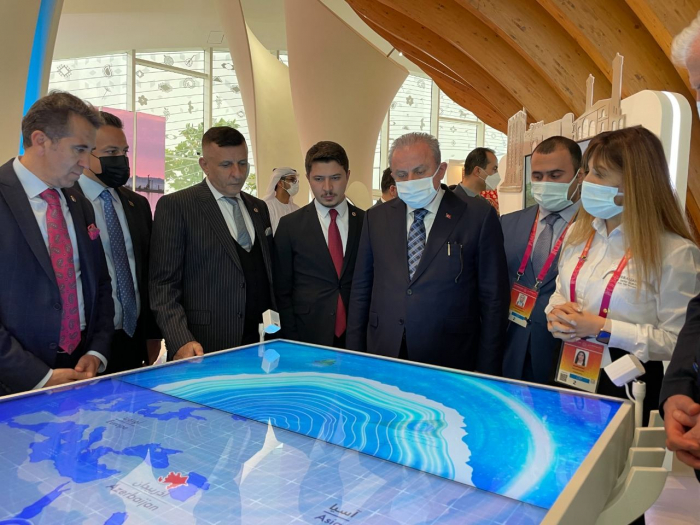  Sprecher des türkischen Parlaments besucht den aserbaidschanischen Pavillon auf der Expo 2020 in Dubai 