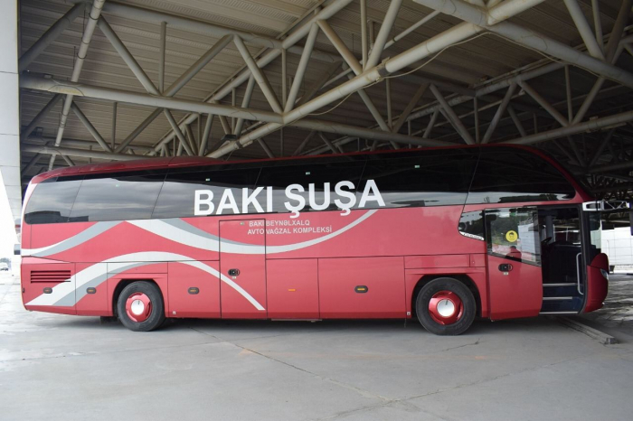 Erster Bus der Route Baku-Schuscha-Baku fährt ab