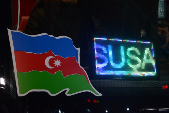   Erster Personenbus aus Baku kommt in der Stadt Schuscha an  