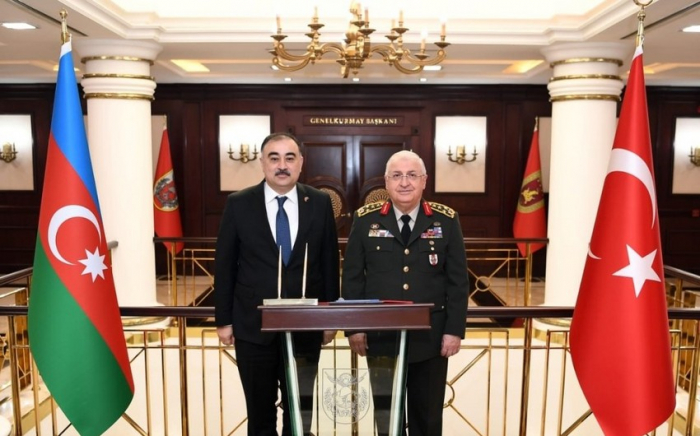   El embajador de Azerbaiyán se reúne con el jefe del Estado Mayor de Turquía  