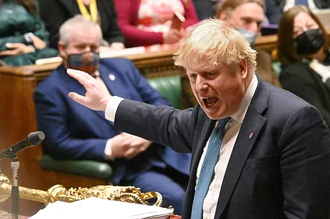 Boris Johnson levanta las restricciones del Covid con más de 100.000 casos diarios