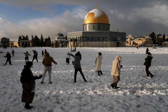  Rare snowfall blankets Jerusalem’s Old City -  NO COMMENT  