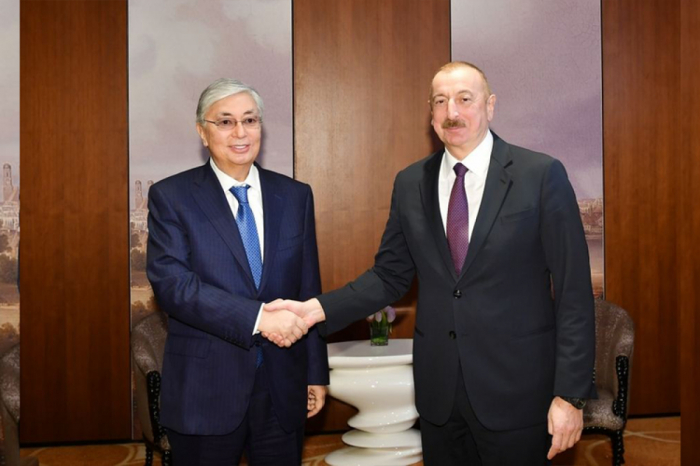   Ilham Aliyev felicita a Kasym-Jomart Tokayev  