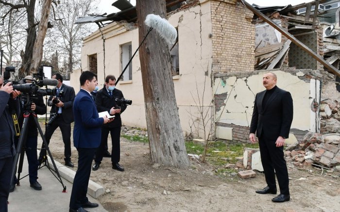    Prezident Murov dağındakı tunelin tikintisindən danışıb  
   