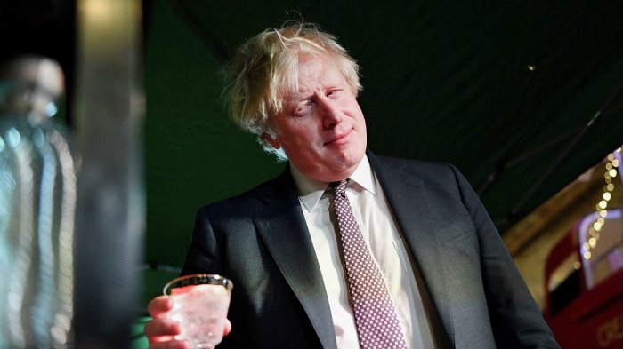   Böyük Britaniyanın Baş naziri üzr istədi    