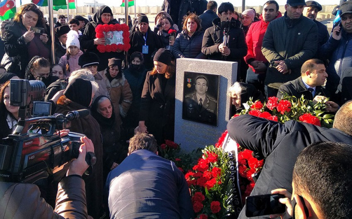   Se rinde homenaje a la memoria del Héroe Nacional de Azerbaiyán Polad Hashimov  