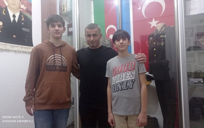    Qurban Qurbanov Polad Həşimovun oğulları ilə muzeydə -    FOTOLAR      