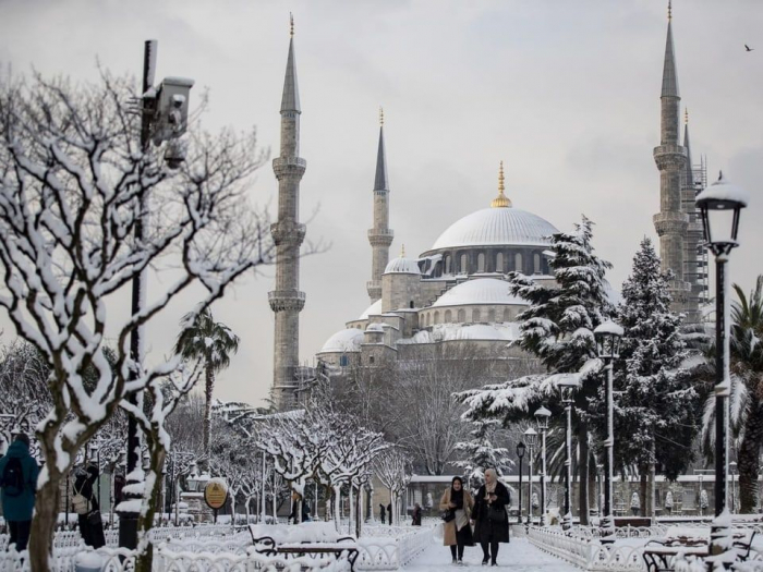   Fortes chutes de neige en Turquie: le trafic aérien suspendu à Istanbul  