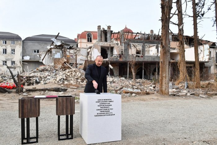   Presidente Ilham Aliyev coloca la primera piedra del Complejo Conmemorativo de Ganja  