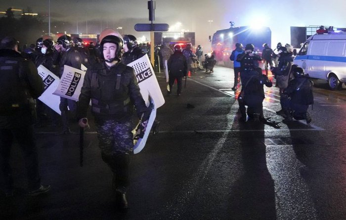  Almatıda etirazçılarla polis arasında toqquşmalar başladı 
