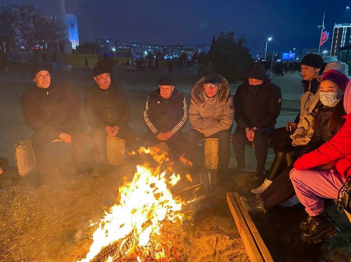 Qazaxıstan polisi silahı yerə qoymayanların məhv ediləcəyini açıqlayıb  
