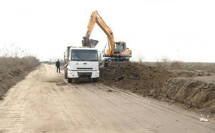 Qanunsuz qum daşıyanlar Prokurorluğa verildi