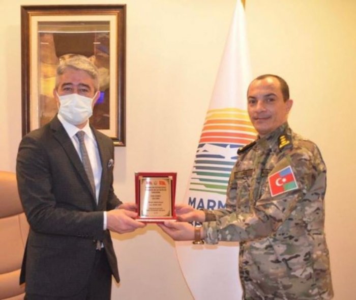    Özünü yalandan FHN-in əməkdaşı kimi təqdim etdi, mükafat aldı -    FOTO + VİDEO       
