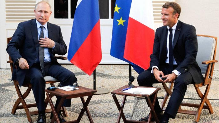 Putin Makronla Ukrayna ətrafındakı vəziyyəti müzakirə edib  
