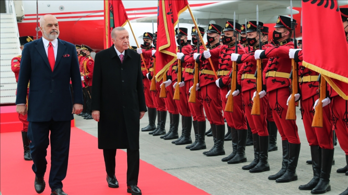 Le président turc effectue une visite officielle en Albanie