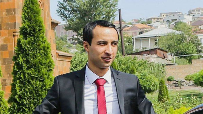 Paşinyan köməkçisini vəzifədən uzaqlaşdırdı
