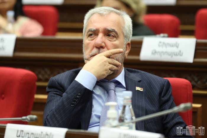    "Prezidentin istefası iqtidara sürpriz oldu" -    Köçəryan      