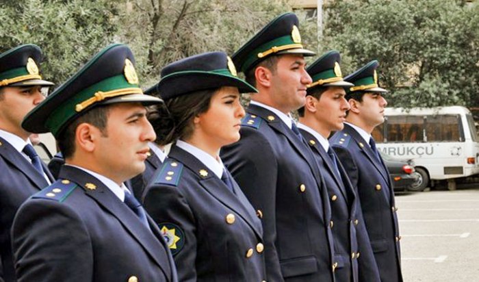 Gömrük işçilərinin uniformalarına əlavələr edilib