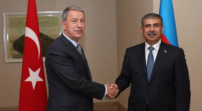  Le ministre azerbaïdjanais de la Défense s