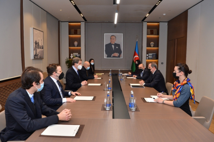 Canciller azerbaiyano habla de la situación en la región con el director ejecutivo del Comité Judío Estadounidense