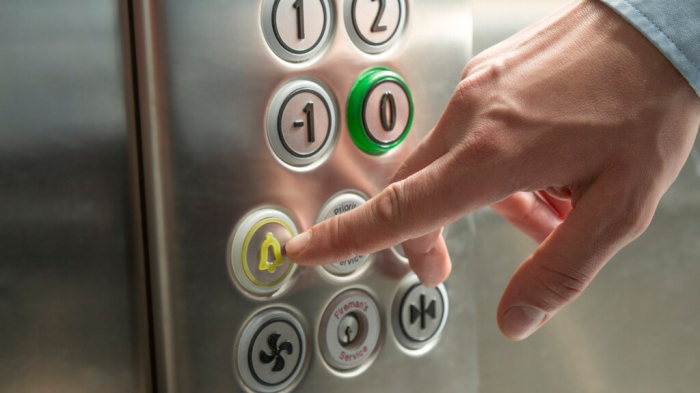 Bakıda qəzalı vəziyyətdə olan lift aşkarlanıb