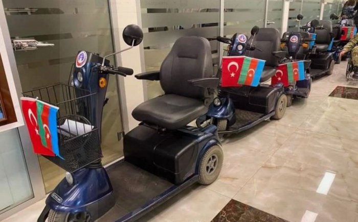 Yüzədək qazi əlil arabaları ilə təmin edilib