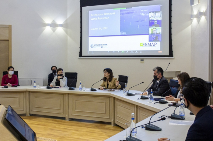 Azerbaiyán y el Banco Mundial discuten el proyecto preliminar de hoja de ruta para el uso de la energía eólica marina