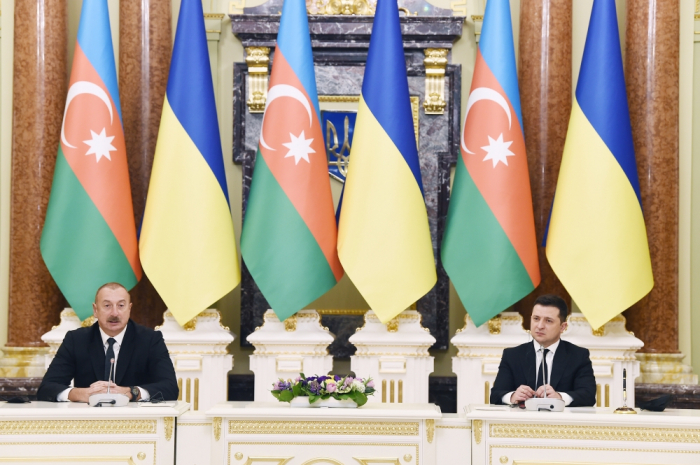  Les présidents d’Azerbaïdjan et d’Ukraine ont fait une déclaration à la presse - PHOTOS