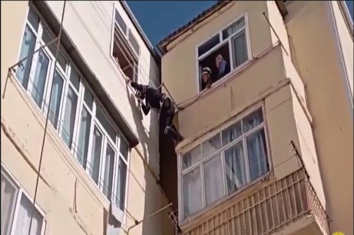 Sumqayıtda köməksiz qalan uşaq xilas edilib .