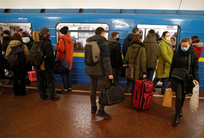  Kiyevlilər metrolara sığındılar -  Fotolar  
