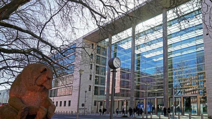    Alman diplomatlar Ukraynadan Polşaya gedib     

